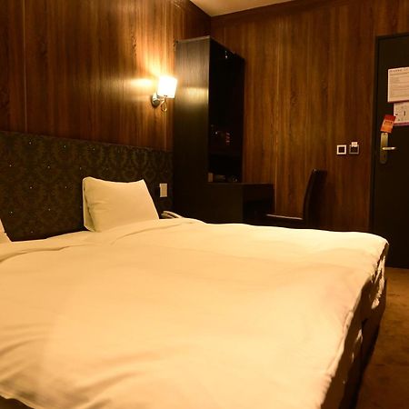 Meworld Hotel - Taipei Main Station Екстериор снимка