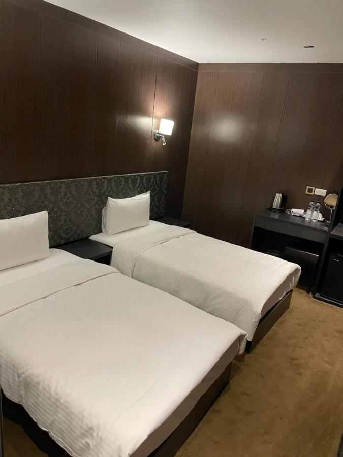 Meworld Hotel - Taipei Main Station Екстериор снимка