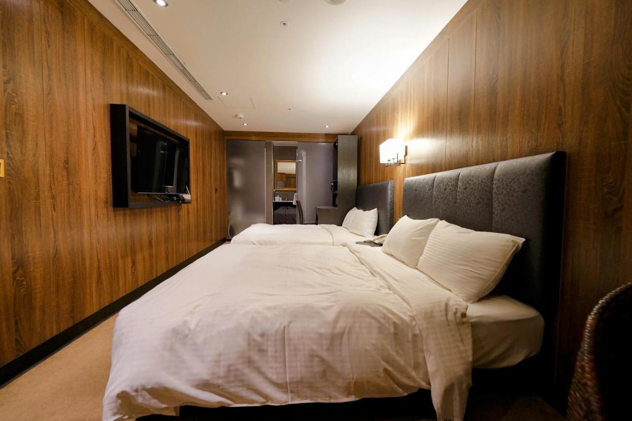 Meworld Hotel - Taipei Main Station Екстериор снимка