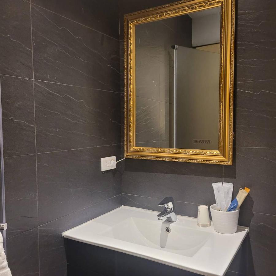 Meworld Hotel - Taipei Main Station Екстериор снимка