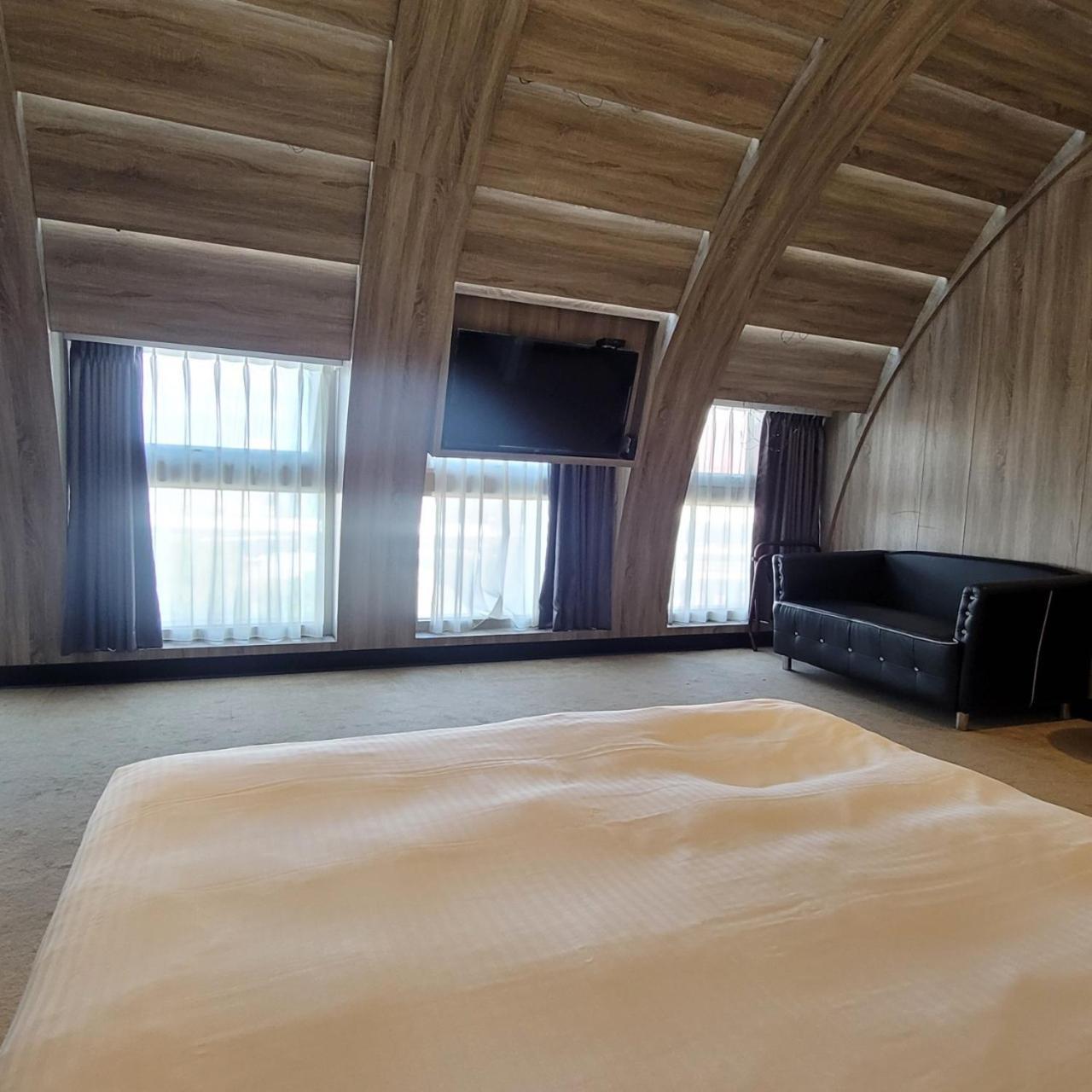 Meworld Hotel - Taipei Main Station Екстериор снимка