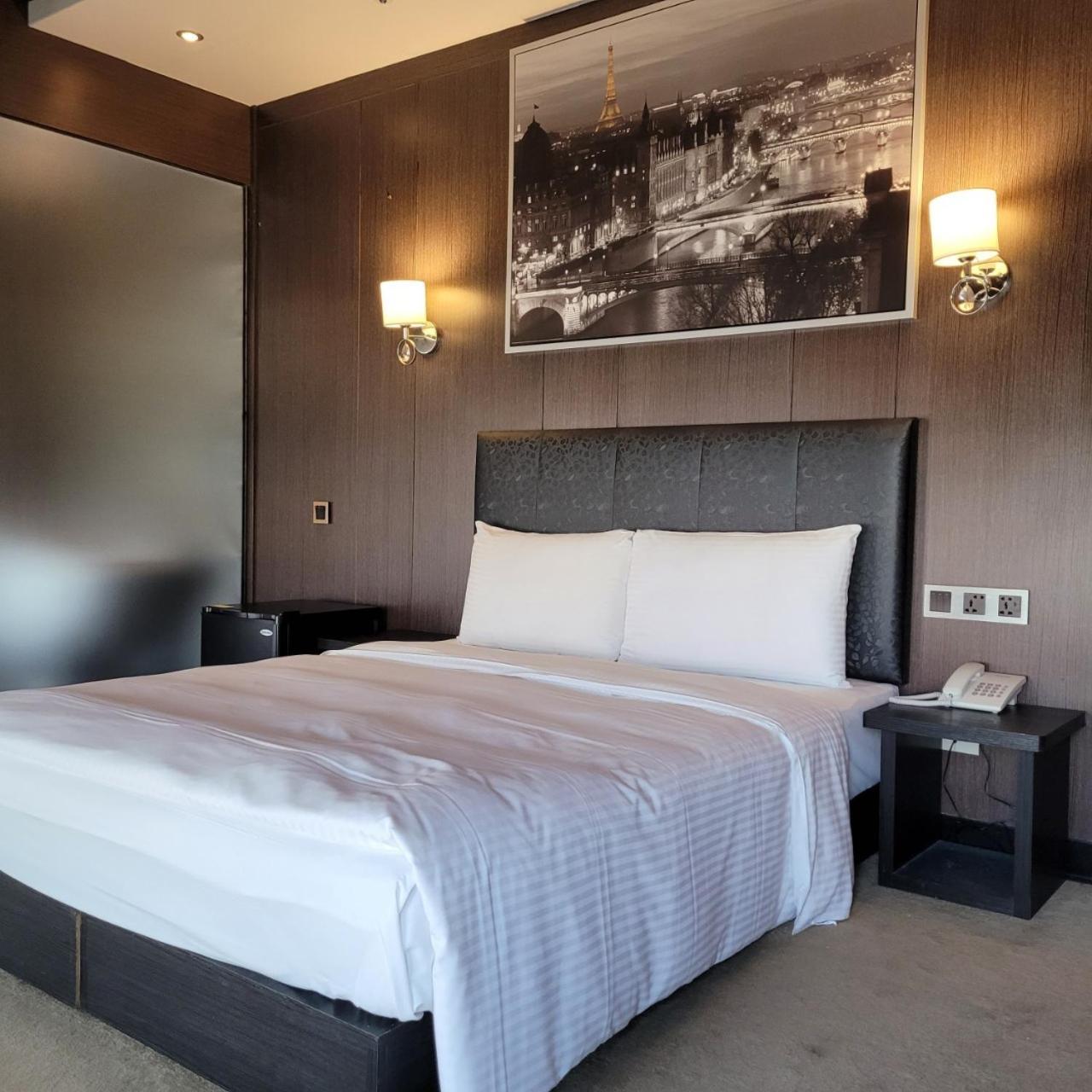 Meworld Hotel - Taipei Main Station Екстериор снимка