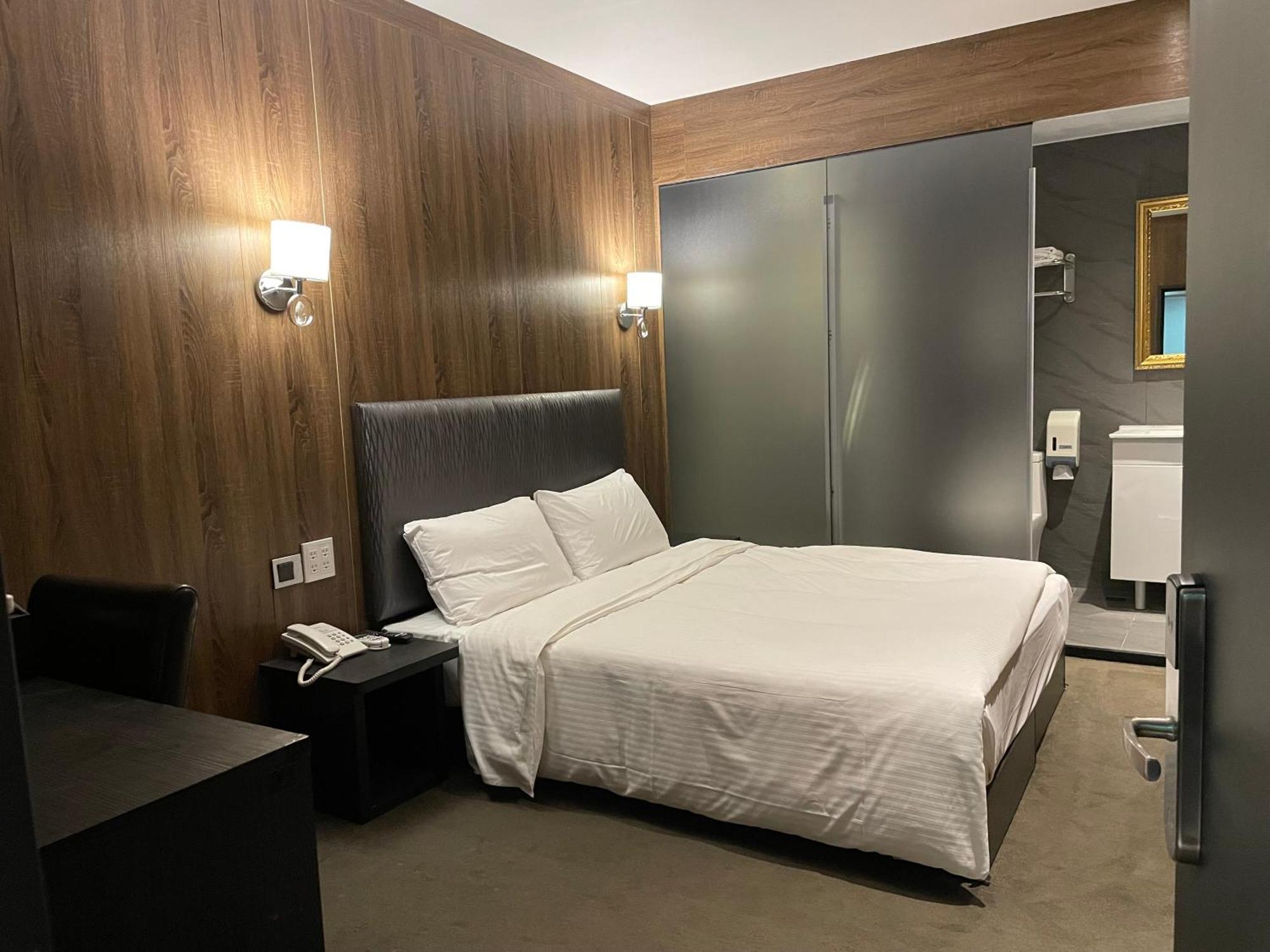 Meworld Hotel - Taipei Main Station Екстериор снимка
