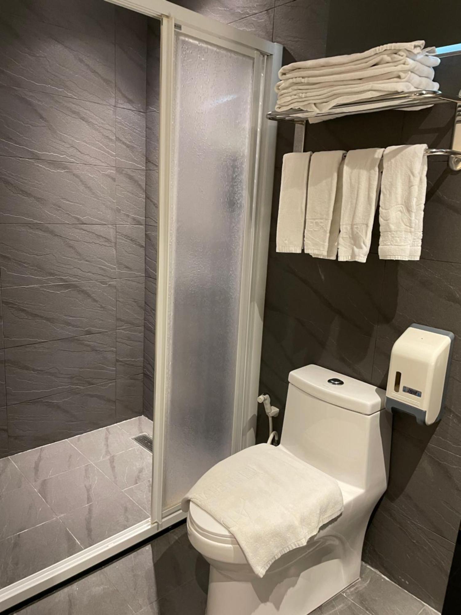Meworld Hotel - Taipei Main Station Екстериор снимка