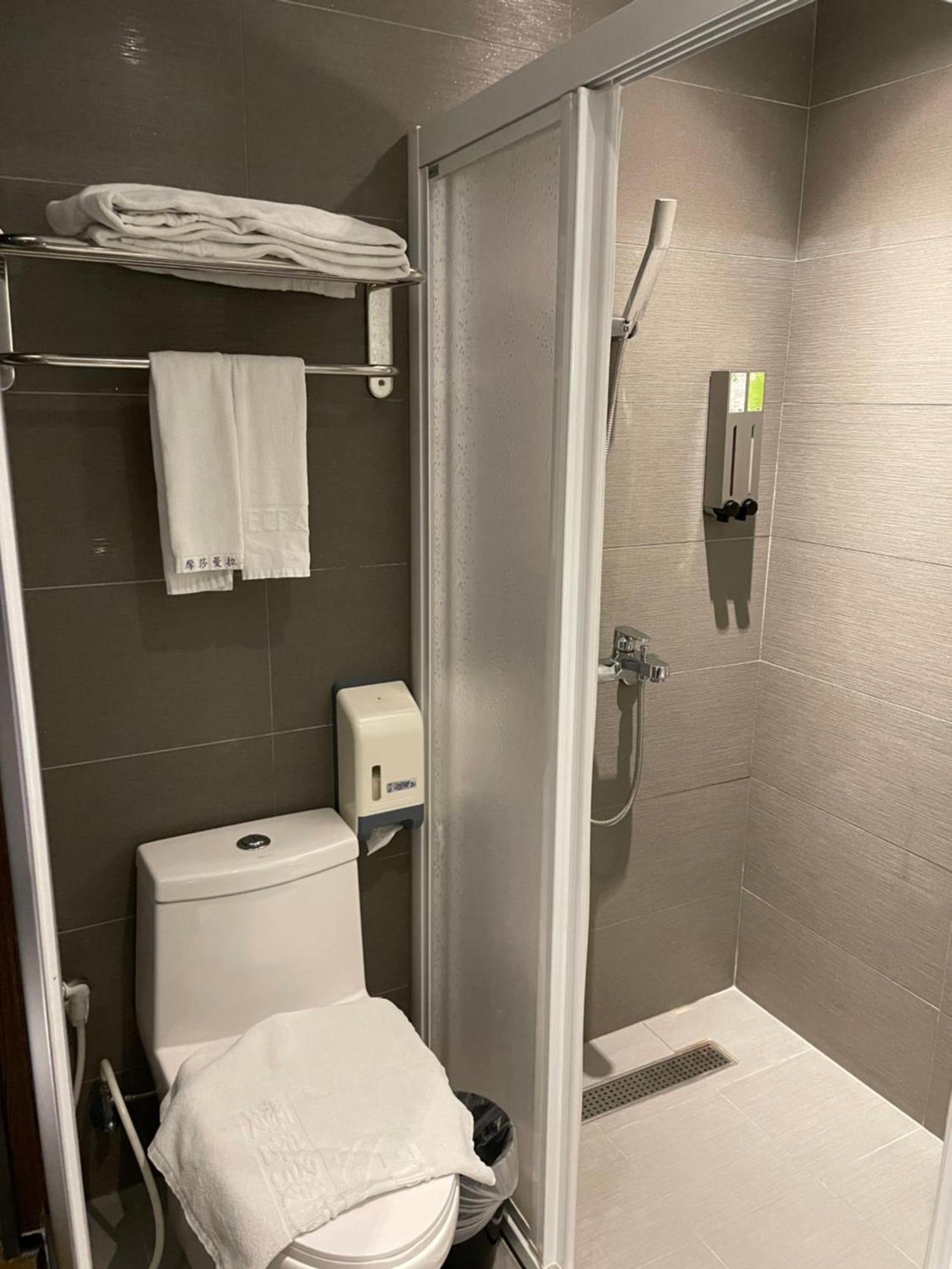 Meworld Hotel - Taipei Main Station Екстериор снимка